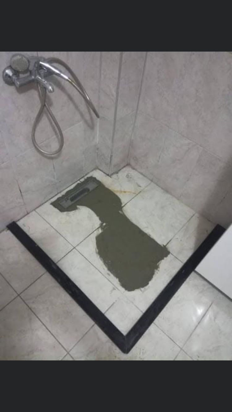 Bozuk Duşa Kabin Tekerleği Değişimi Öncesi
